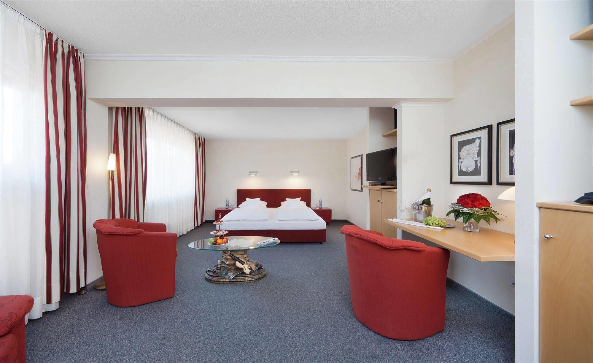 Hotel Herzogspark Herzogenaurach Exterior photo